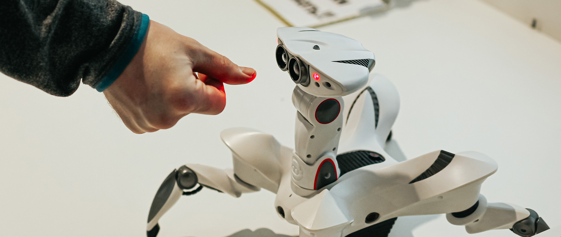 pp模拟器电子游戏获AIoT新维奖两项大奖，以丰富的边缘计算产品驱动产业创新发展